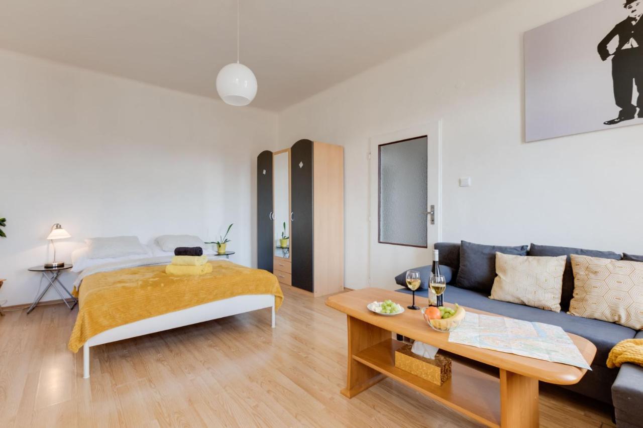 Sunshine Apartment Near The City Center Прага Екстериор снимка