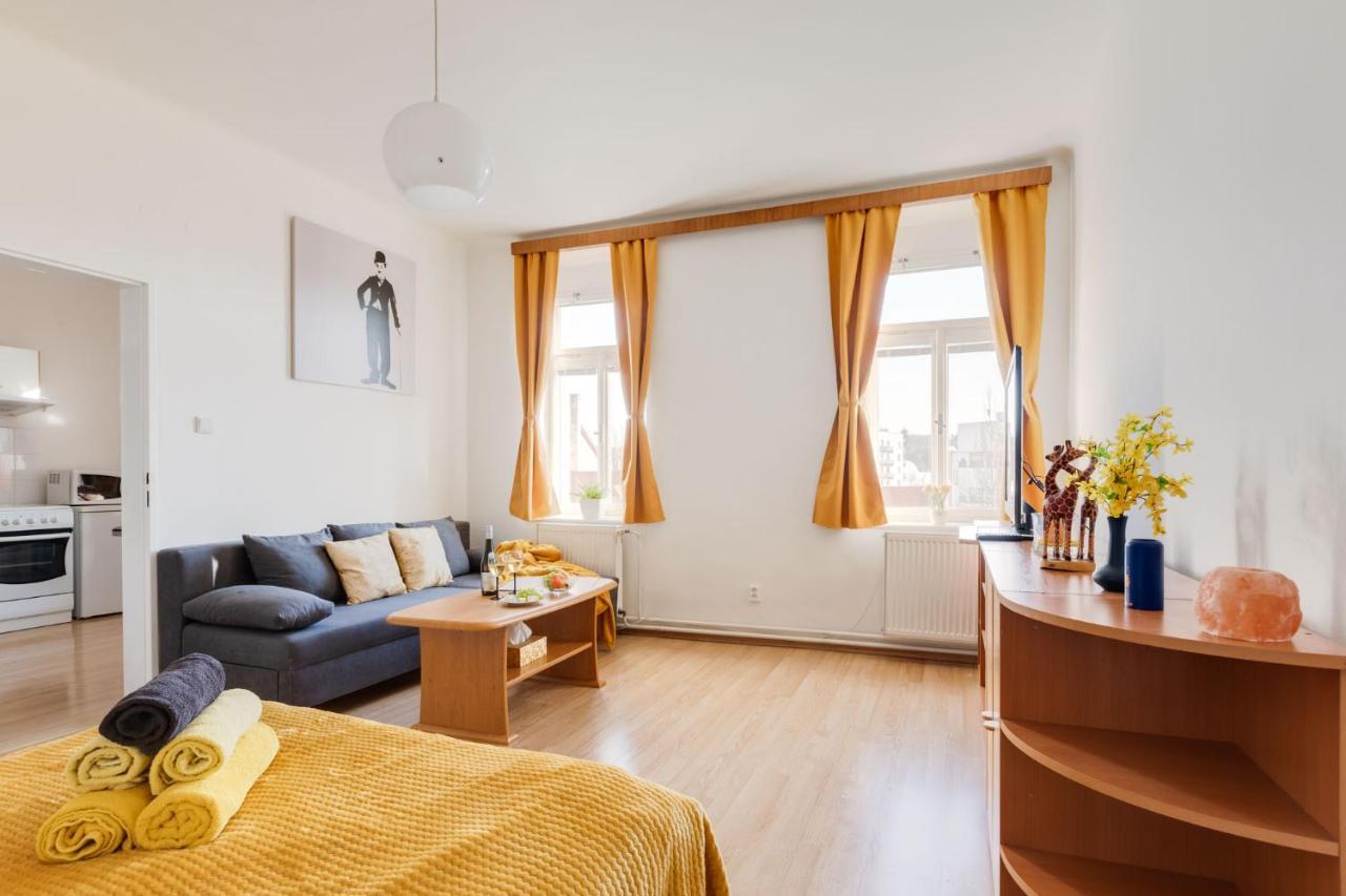Sunshine Apartment Near The City Center Прага Екстериор снимка