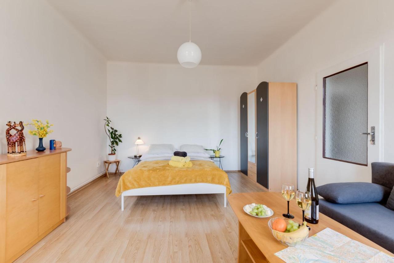 Sunshine Apartment Near The City Center Прага Екстериор снимка