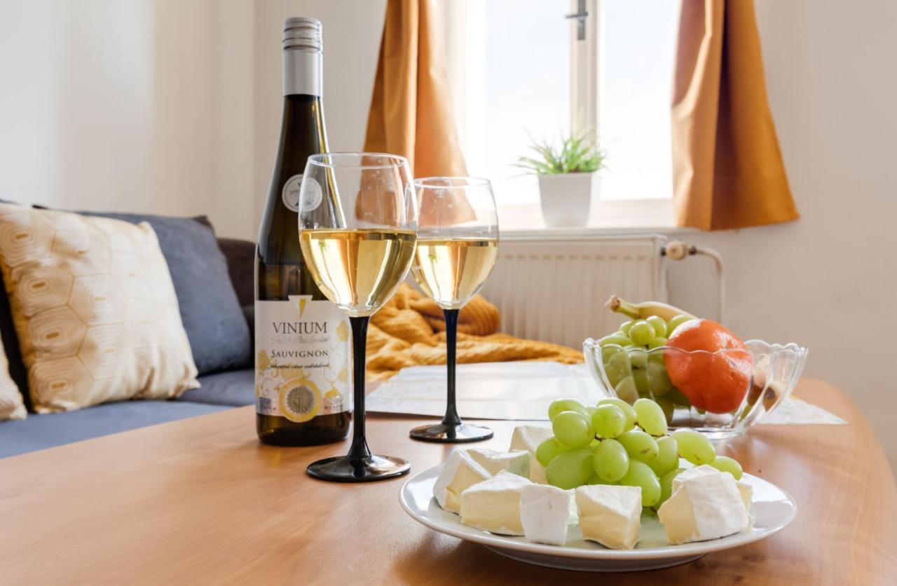 Sunshine Apartment Near The City Center Прага Екстериор снимка