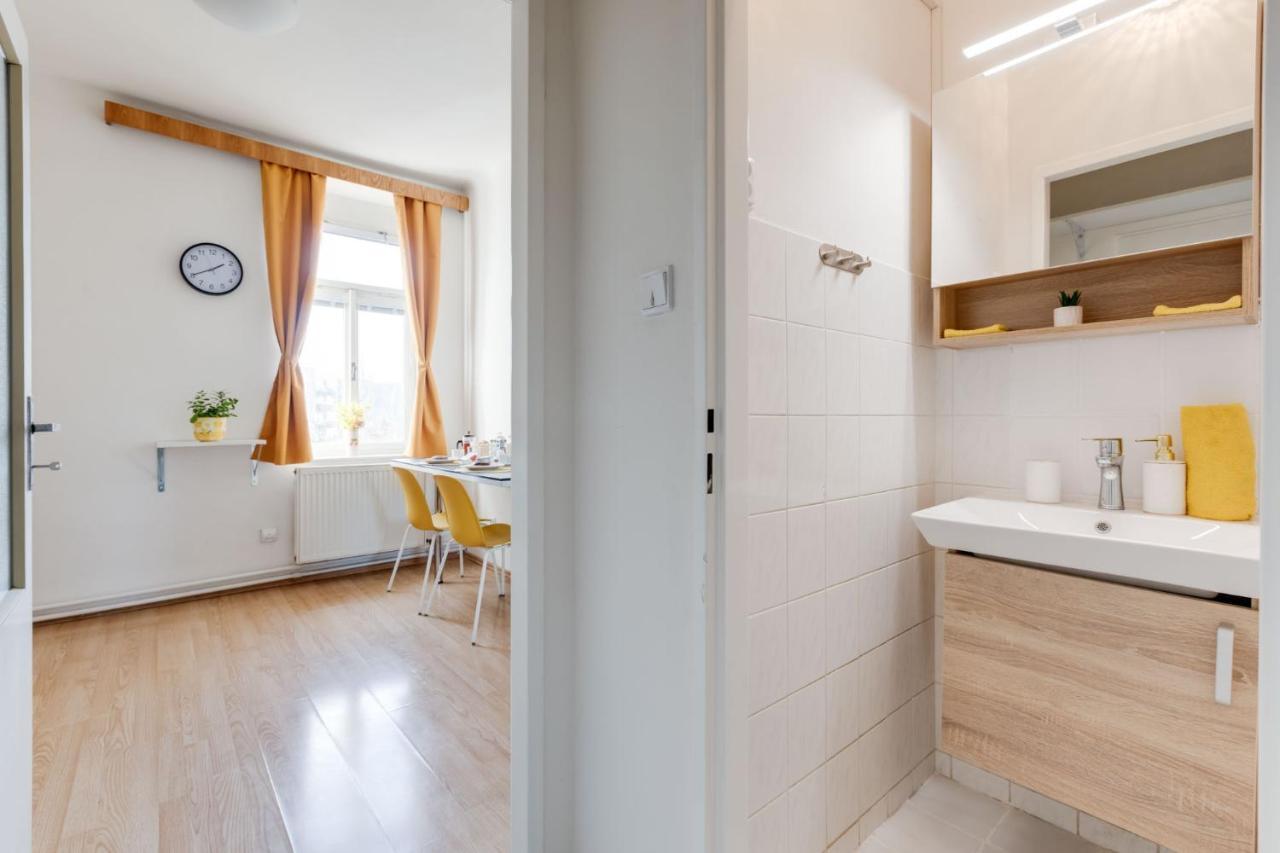 Sunshine Apartment Near The City Center Прага Екстериор снимка